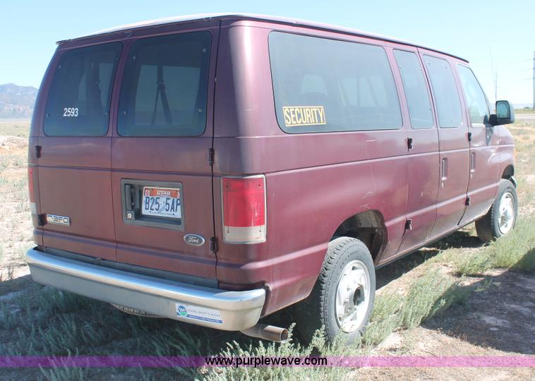 image for item I7806 2006 Ford E350 Super Duty van