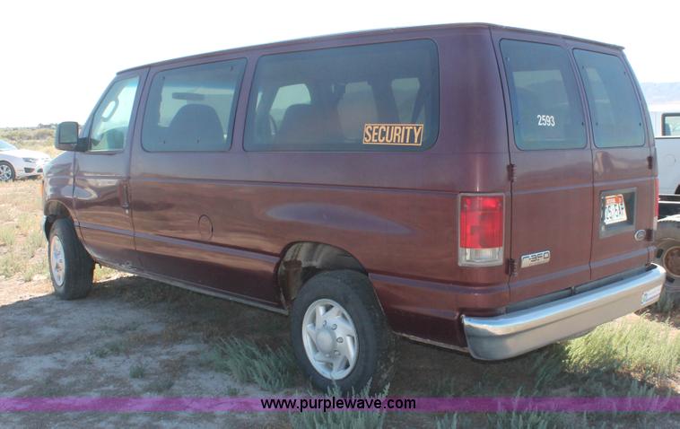 image for item I7806 2006 Ford E350 Super Duty van