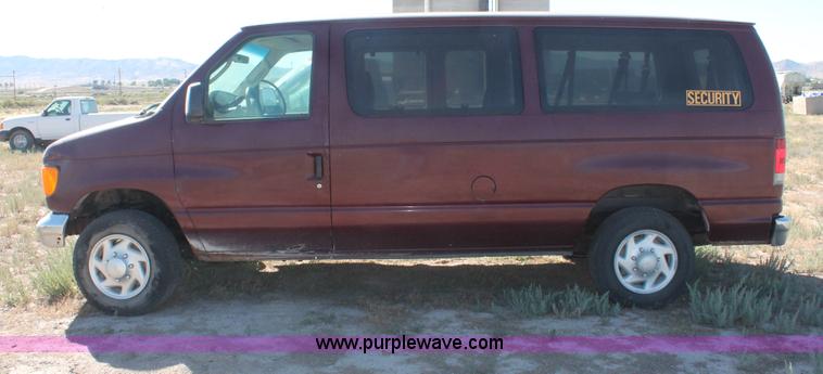 image for item I7806 2006 Ford E350 Super Duty van