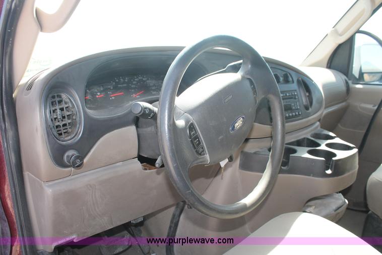 image for item I7806 2006 Ford E350 Super Duty van