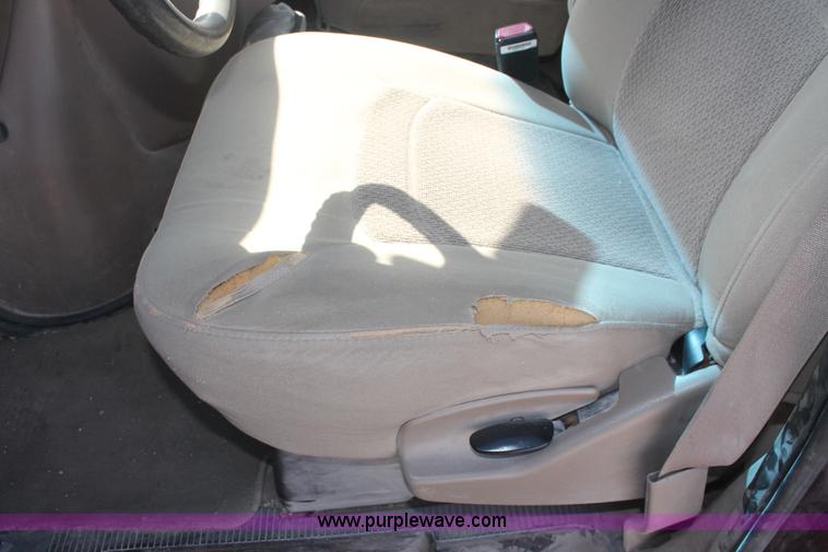 image for item I7806 2006 Ford E350 Super Duty van