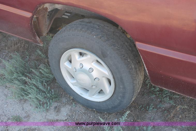 image for item I7806 2006 Ford E350 Super Duty van