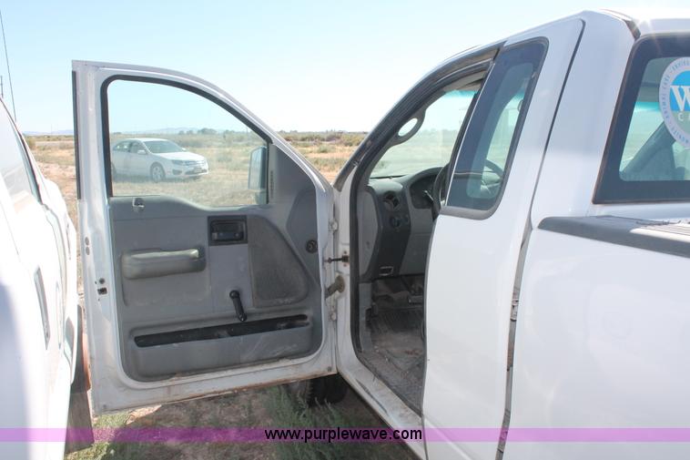 image for item I7808 2004 Ford F150 XL pickup truck