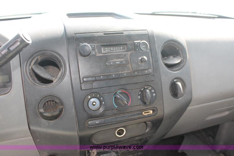 image for item I7808 2004 Ford F150 XL pickup truck