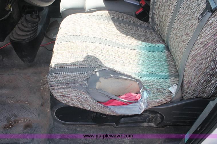 image for item I7808 2004 Ford F150 XL pickup truck