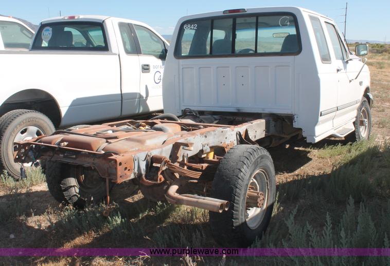 image for item I7809 1995 Ford F250 HD XL SuperCab truck cab and chassis