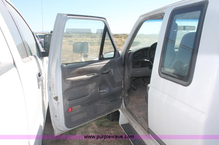 image for item I7809 1995 Ford F250 HD XL SuperCab truck cab and chassis