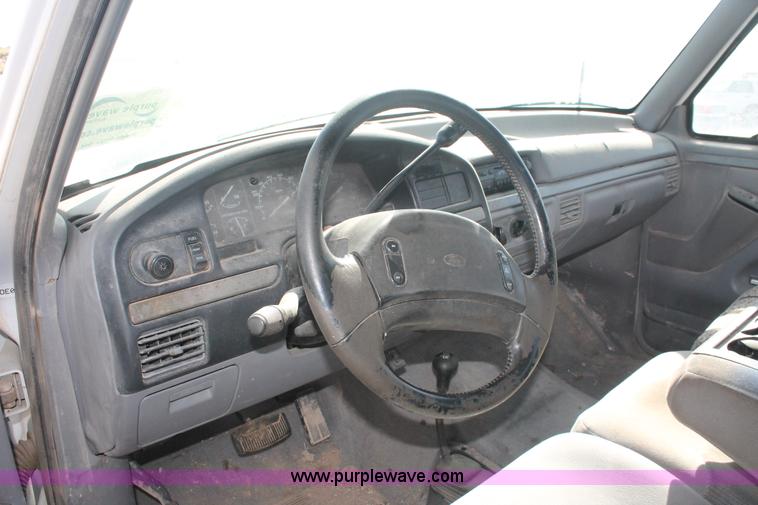 image for item I7809 1995 Ford F250 HD XL SuperCab truck cab and chassis