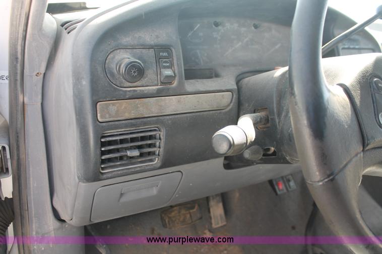 image for item I7809 1995 Ford F250 HD XL SuperCab truck cab and chassis