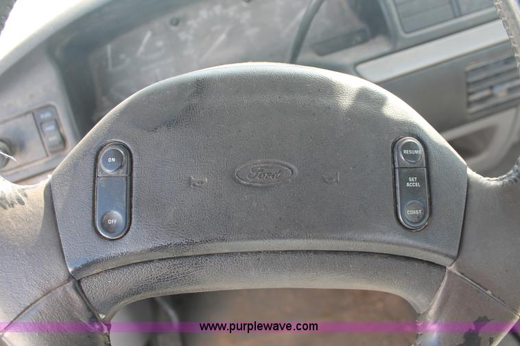 image for item I7809 1995 Ford F250 HD XL SuperCab truck cab and chassis