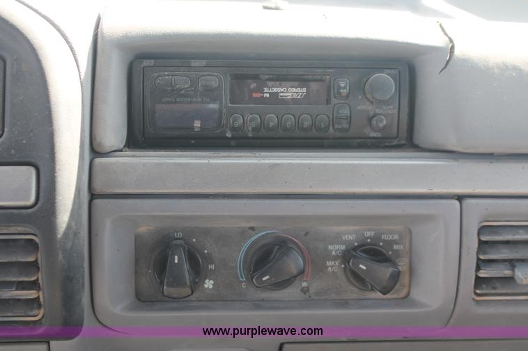 image for item I7809 1995 Ford F250 HD XL SuperCab truck cab and chassis