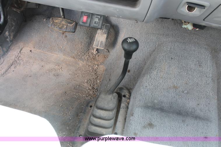 image for item I7809 1995 Ford F250 HD XL SuperCab truck cab and chassis