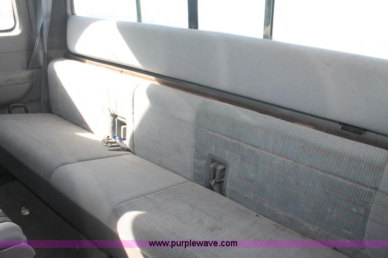 image for item I7809 1995 Ford F250 HD XL SuperCab truck cab and chassis