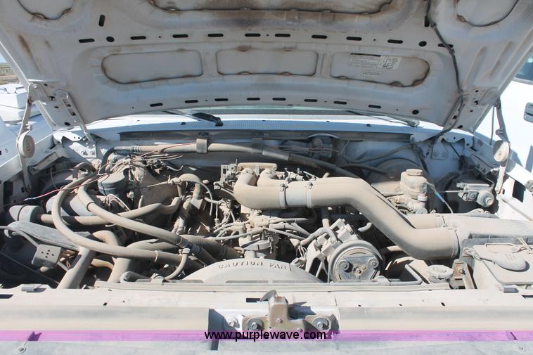 image for item I7809 1995 Ford F250 HD XL SuperCab truck cab and chassis