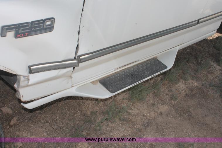 image for item I7809 1995 Ford F250 HD XL SuperCab truck cab and chassis