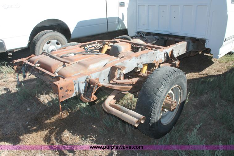 image for item I7809 1995 Ford F250 HD XL SuperCab truck cab and chassis