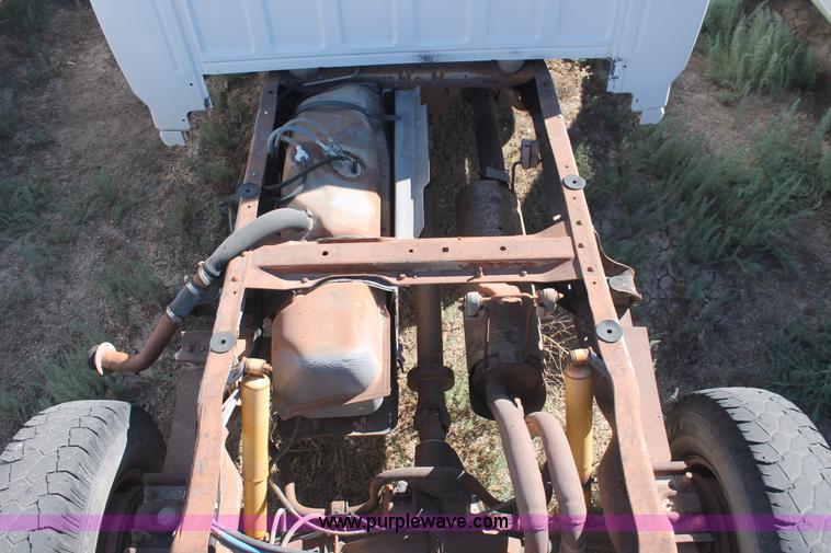 image for item I7809 1995 Ford F250 HD XL SuperCab truck cab and chassis