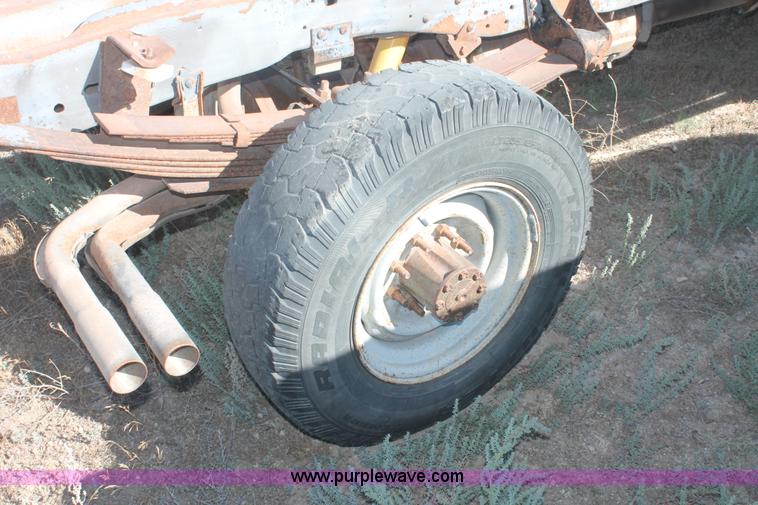 image for item I7809 1995 Ford F250 HD XL SuperCab truck cab and chassis