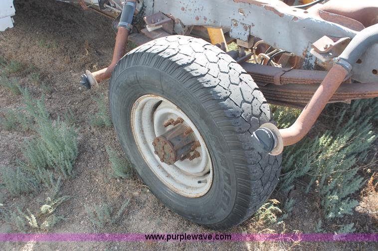 image for item I7809 1995 Ford F250 HD XL SuperCab truck cab and chassis