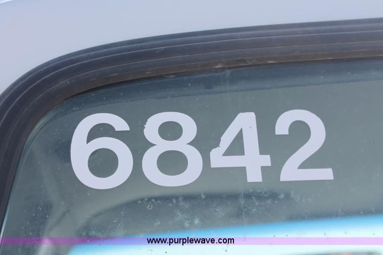 image for item I7809 1995 Ford F250 HD XL SuperCab truck cab and chassis