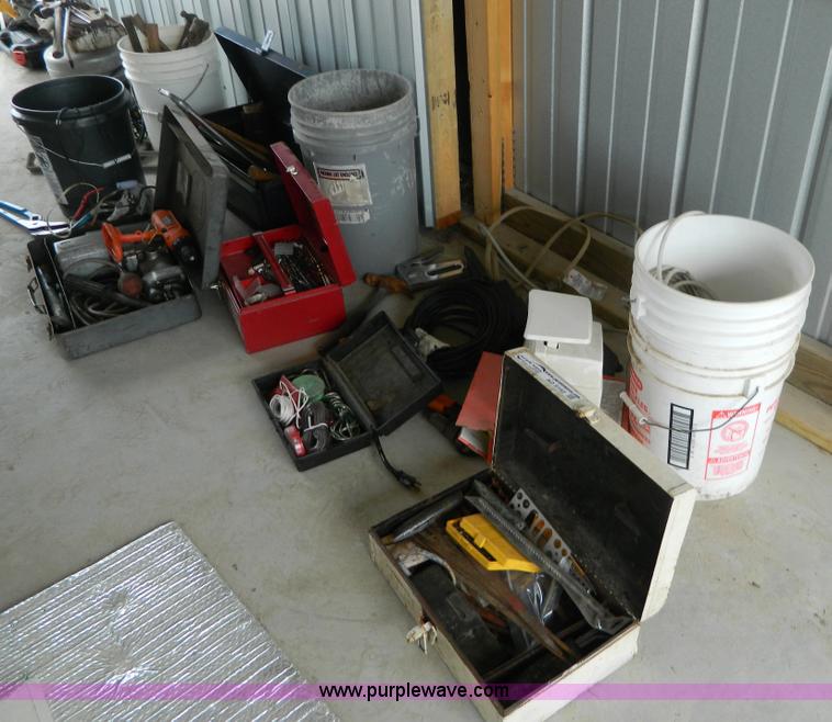 image for item AD9162 Assorted hand tools