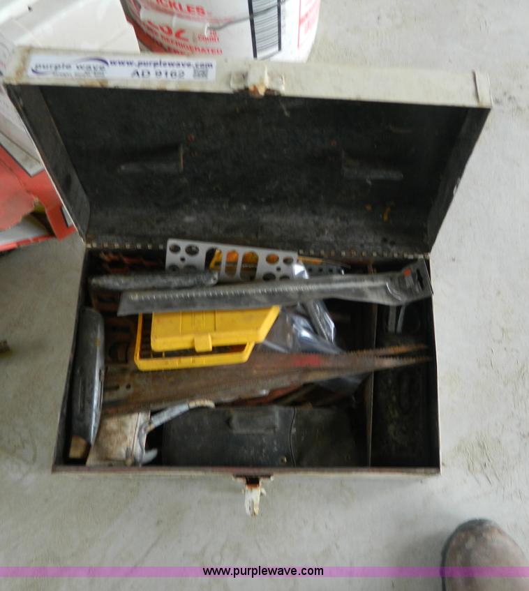 image for item AD9162 Assorted hand tools