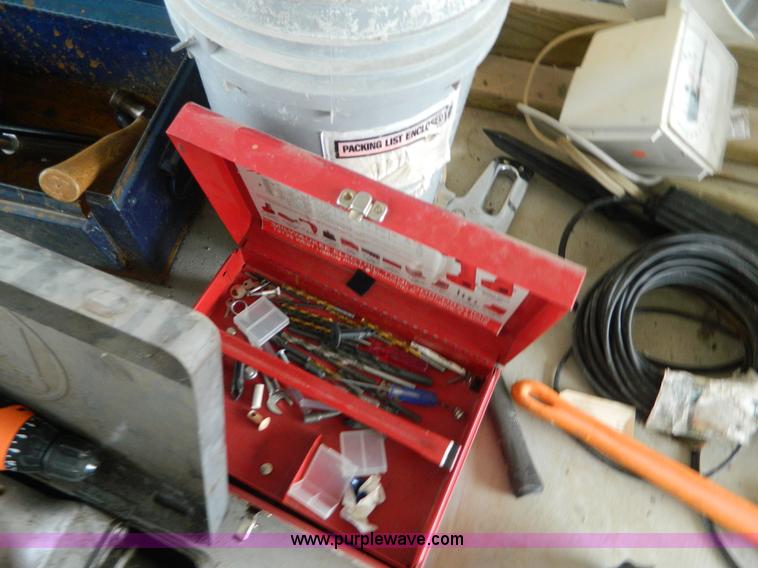 image for item AD9162 Assorted hand tools