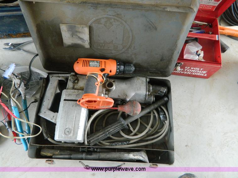 image for item AD9162 Assorted hand tools