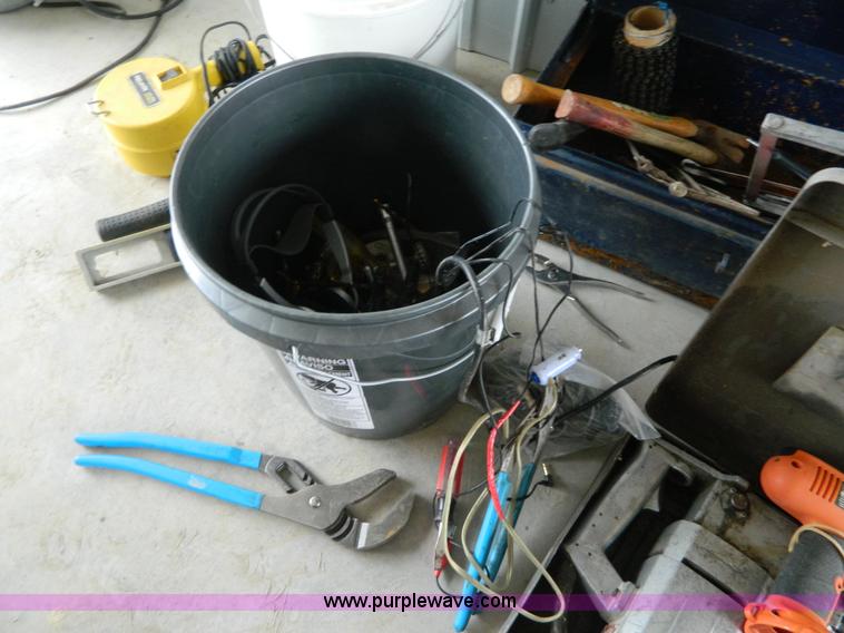 image for item AD9162 Assorted hand tools