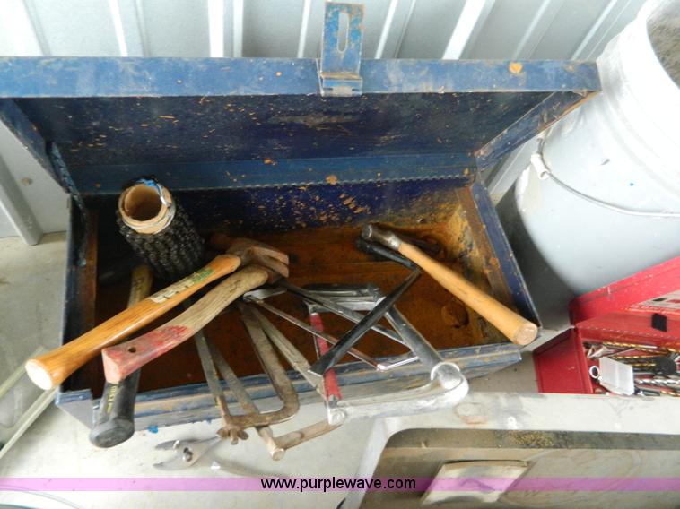 image for item AD9162 Assorted hand tools