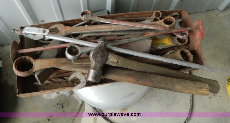 image for item AD9162 Assorted hand tools