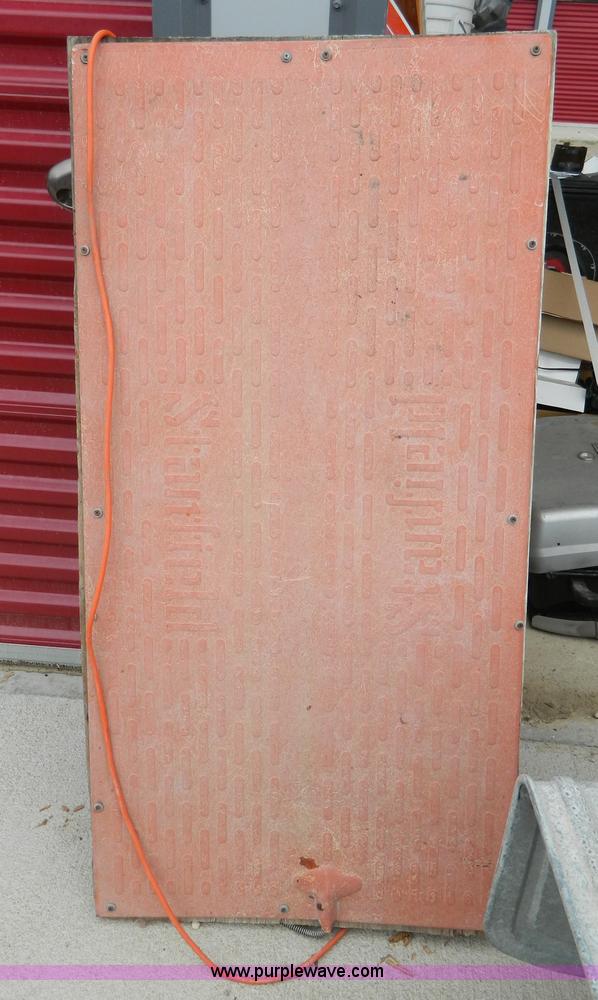 image for item AD9167 Barrel dog house