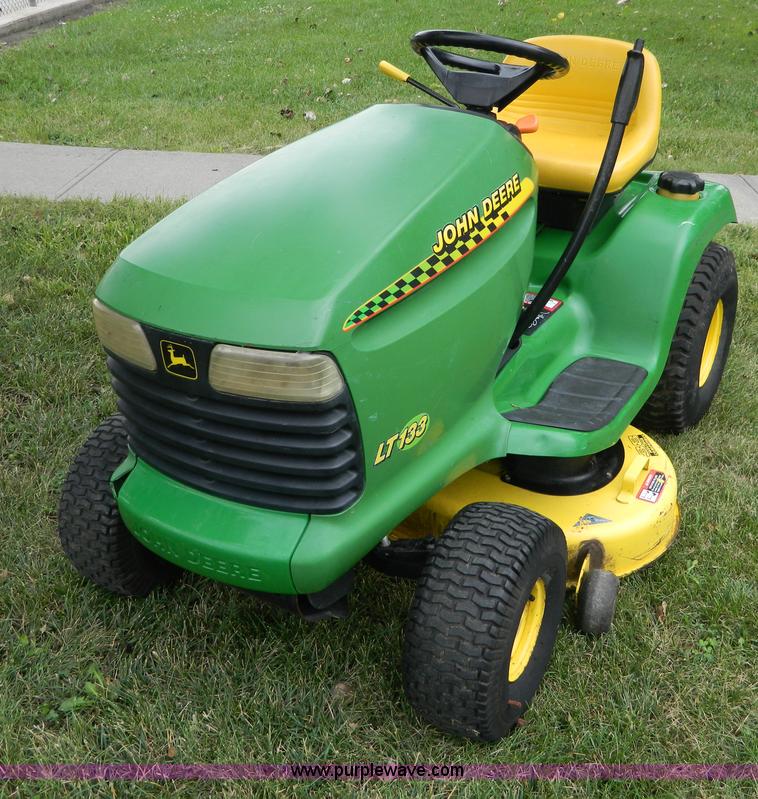 image for item AD9183 John Deere LT133 lawn mower