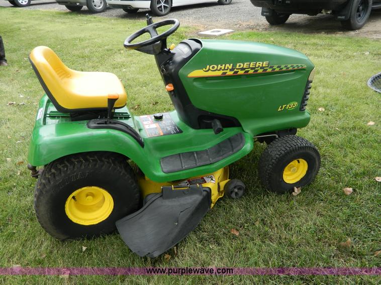 image for item AD9183 John Deere LT133 lawn mower