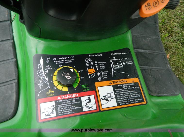 image for item AD9183 John Deere LT133 lawn mower