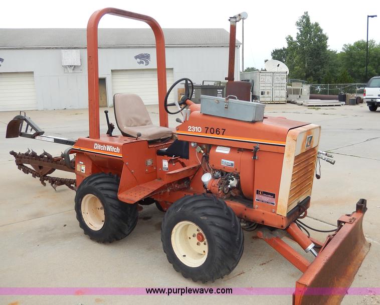 image for item AW9741 1988 Ditch Witch 2310 trencher
