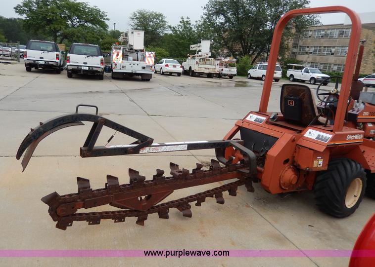 image for item AW9741 1988 Ditch Witch 2310 trencher