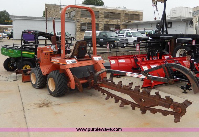 image for item AW9741 1988 Ditch Witch 2310 trencher