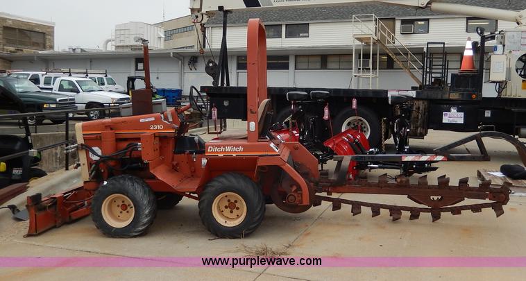 image for item AW9741 1988 Ditch Witch 2310 trencher