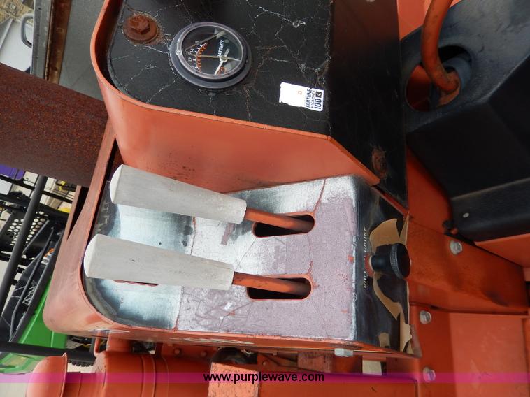 image for item AW9741 1988 Ditch Witch 2310 trencher