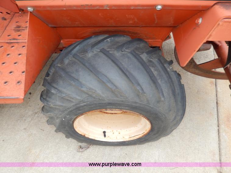 image for item AW9741 1988 Ditch Witch 2310 trencher