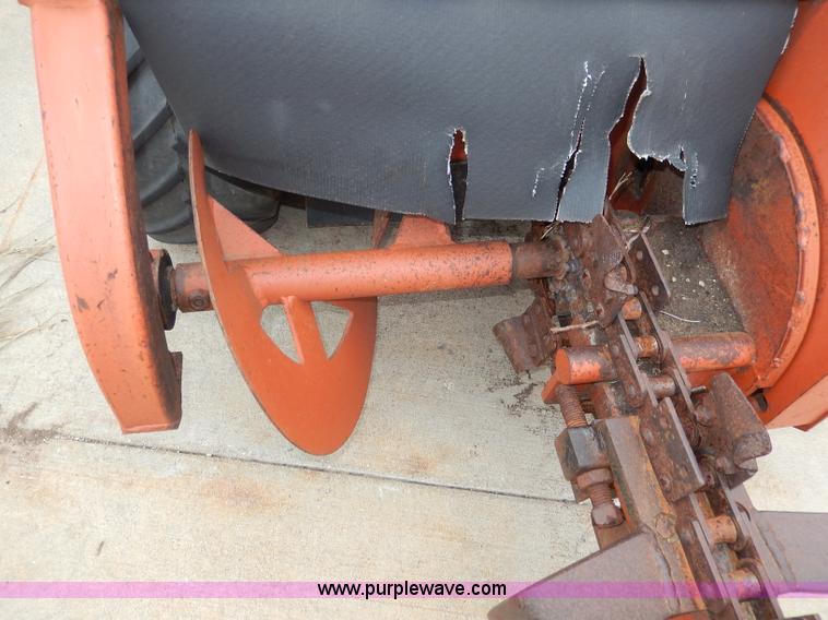 image for item AW9741 1988 Ditch Witch 2310 trencher