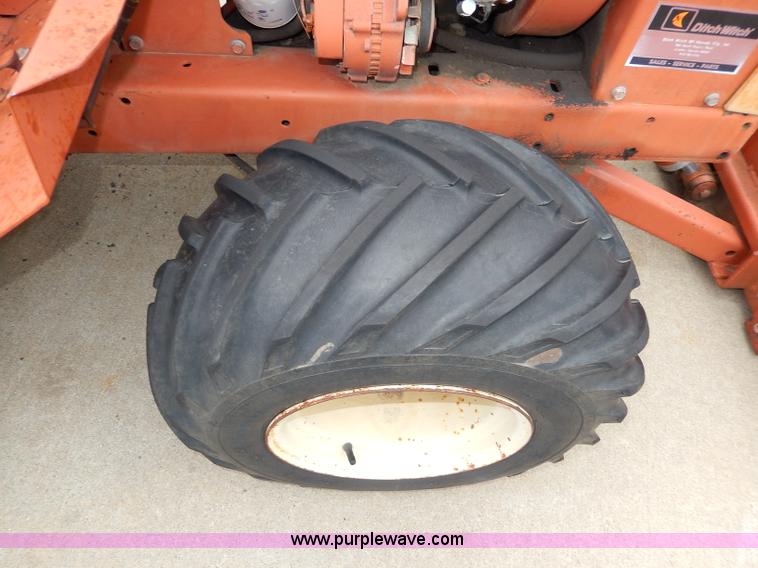 image for item AW9741 1988 Ditch Witch 2310 trencher