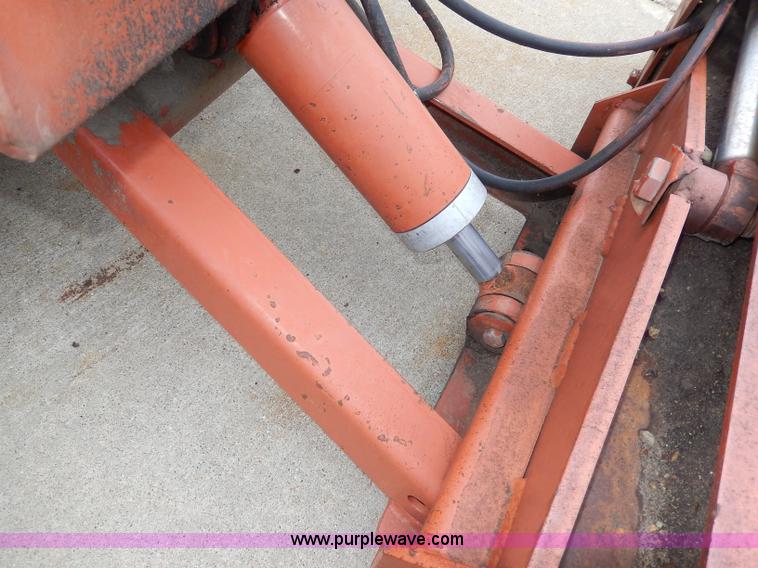 image for item AW9741 1988 Ditch Witch 2310 trencher