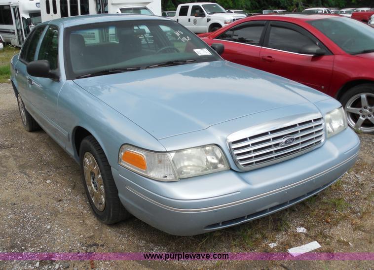 image for item D4868 2003 Ford Crown Victoria Police Interceptor