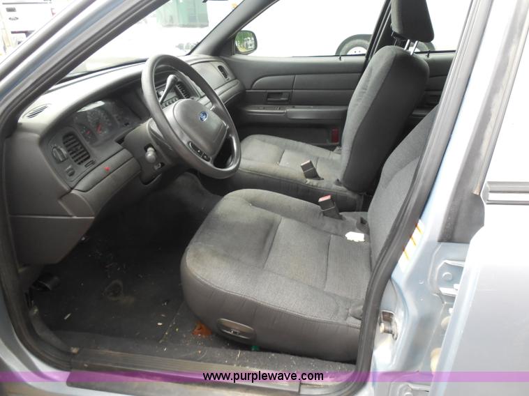 image for item D4868 2003 Ford Crown Victoria Police Interceptor