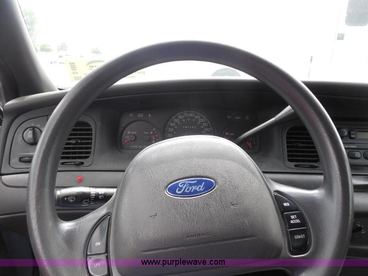 image for item D4868 2003 Ford Crown Victoria Police Interceptor