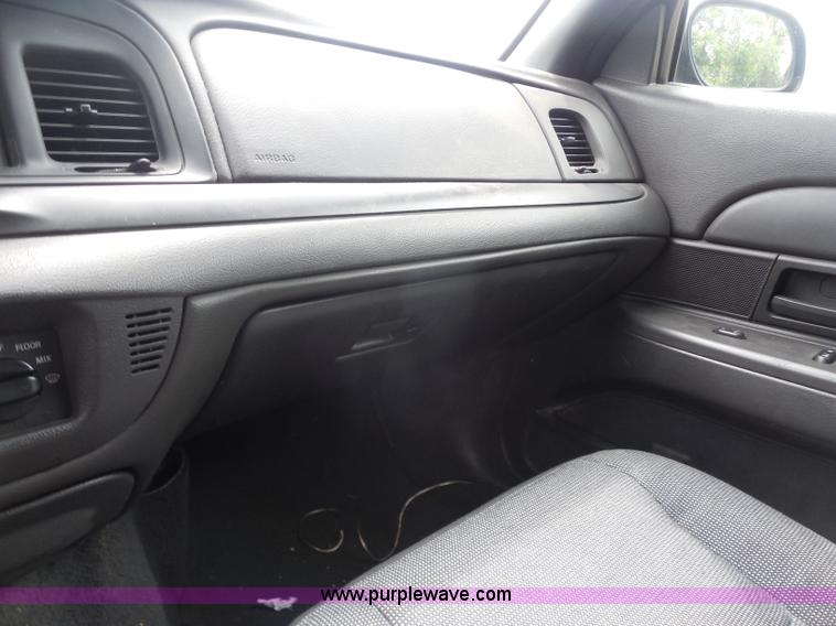 image for item D4868 2003 Ford Crown Victoria Police Interceptor