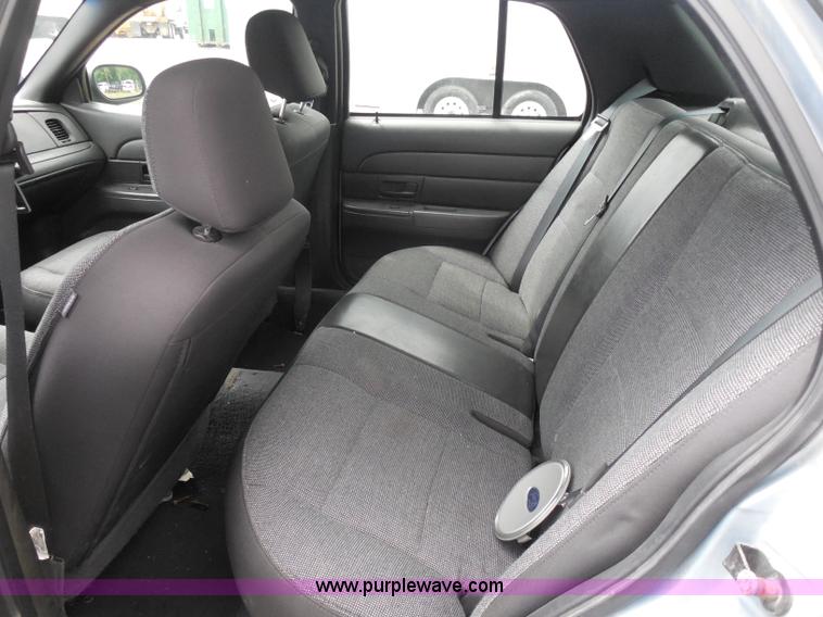 image for item D4868 2003 Ford Crown Victoria Police Interceptor