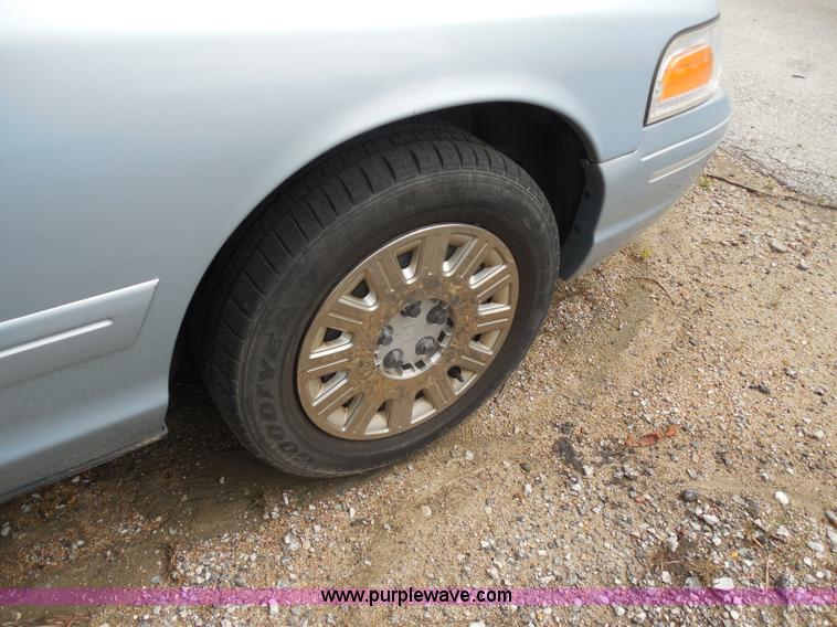 image for item D4868 2003 Ford Crown Victoria Police Interceptor